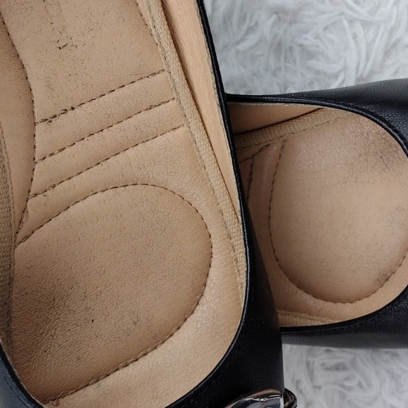 Adrienne Vittadini Saga Black Fine Leather Pointed-Toe Slip On Kitten Heel Pumps - Picture 14 of 16